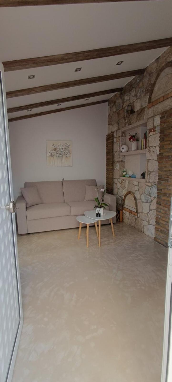 דירות Kouvarás Boutique Eptalofos 15Min From Airport And Sea מראה חיצוני תמונה